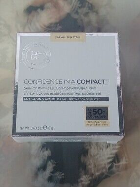 RARE DISCONTINUED IT Cosmetics Confidence in a Compact SPF 50+ Medium NIB